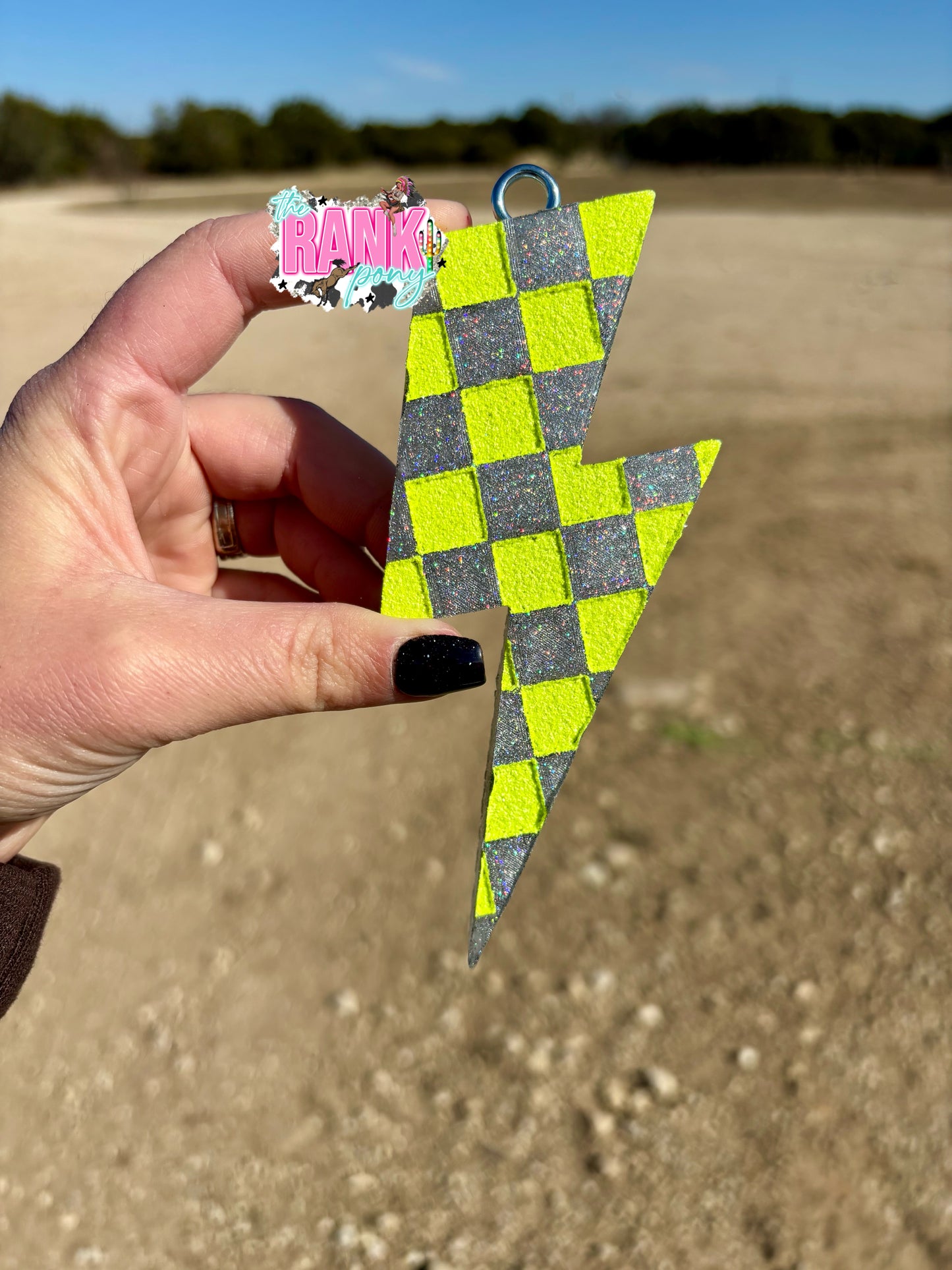 Checkered Bolt
