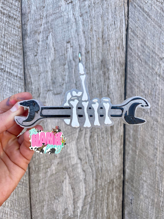 Wrench Middle Finger