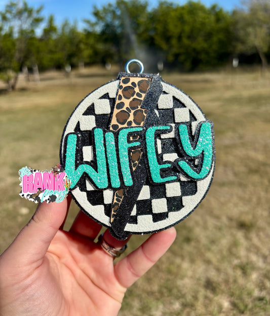 Wifey Checkered Bolt