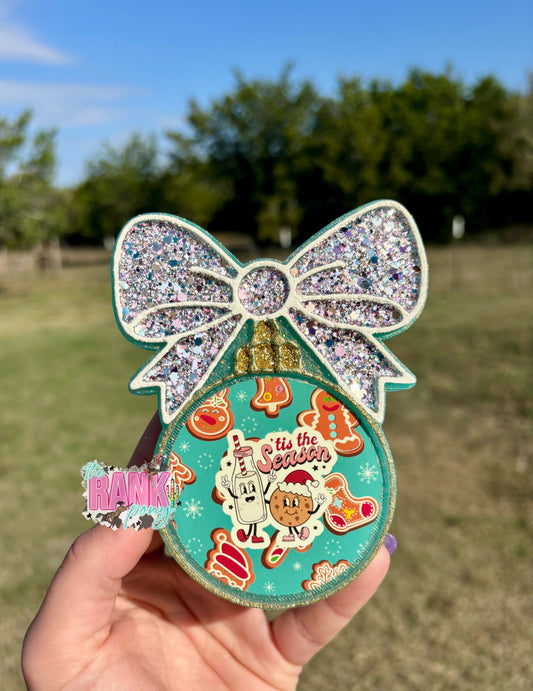 Tis the Season Ornament *cookies n cream*